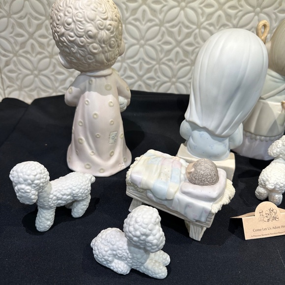 Precious Moment Dealer Nativity Set - Picture 4 of 6